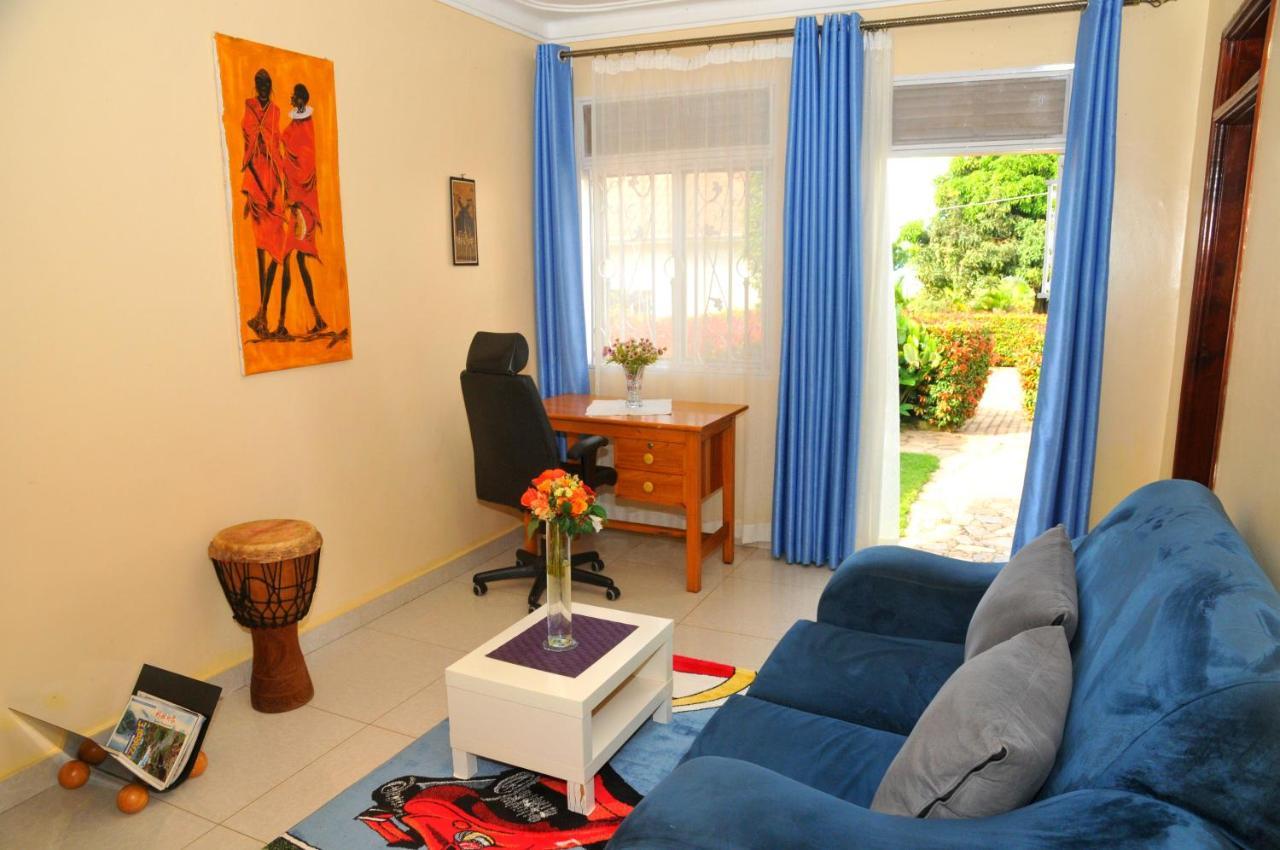 Victoria Lake View Guesthouse & Safaris Entebbe Exterior foto
