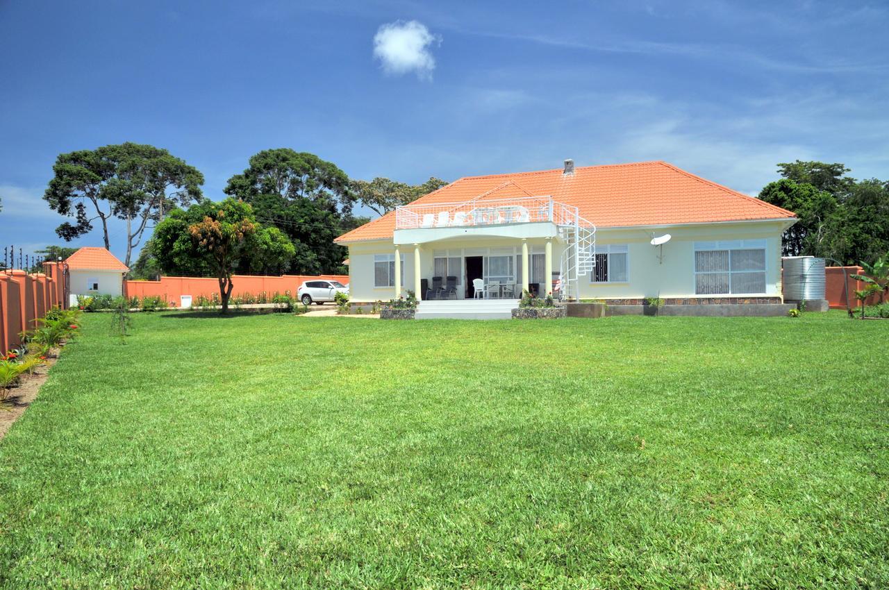 Victoria Lake View Guesthouse & Safaris Entebbe Exterior foto