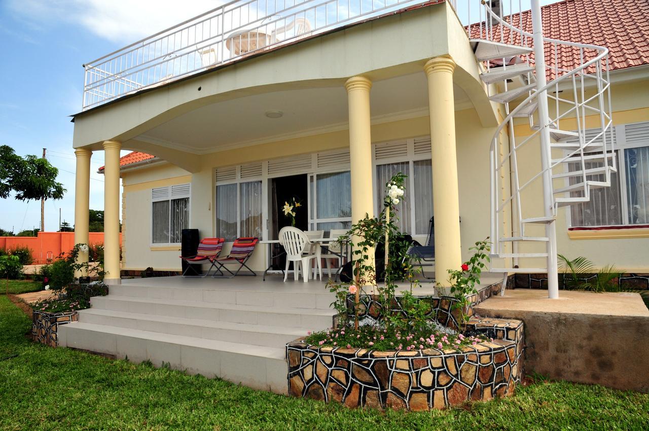 Victoria Lake View Guesthouse & Safaris Entebbe Exterior foto