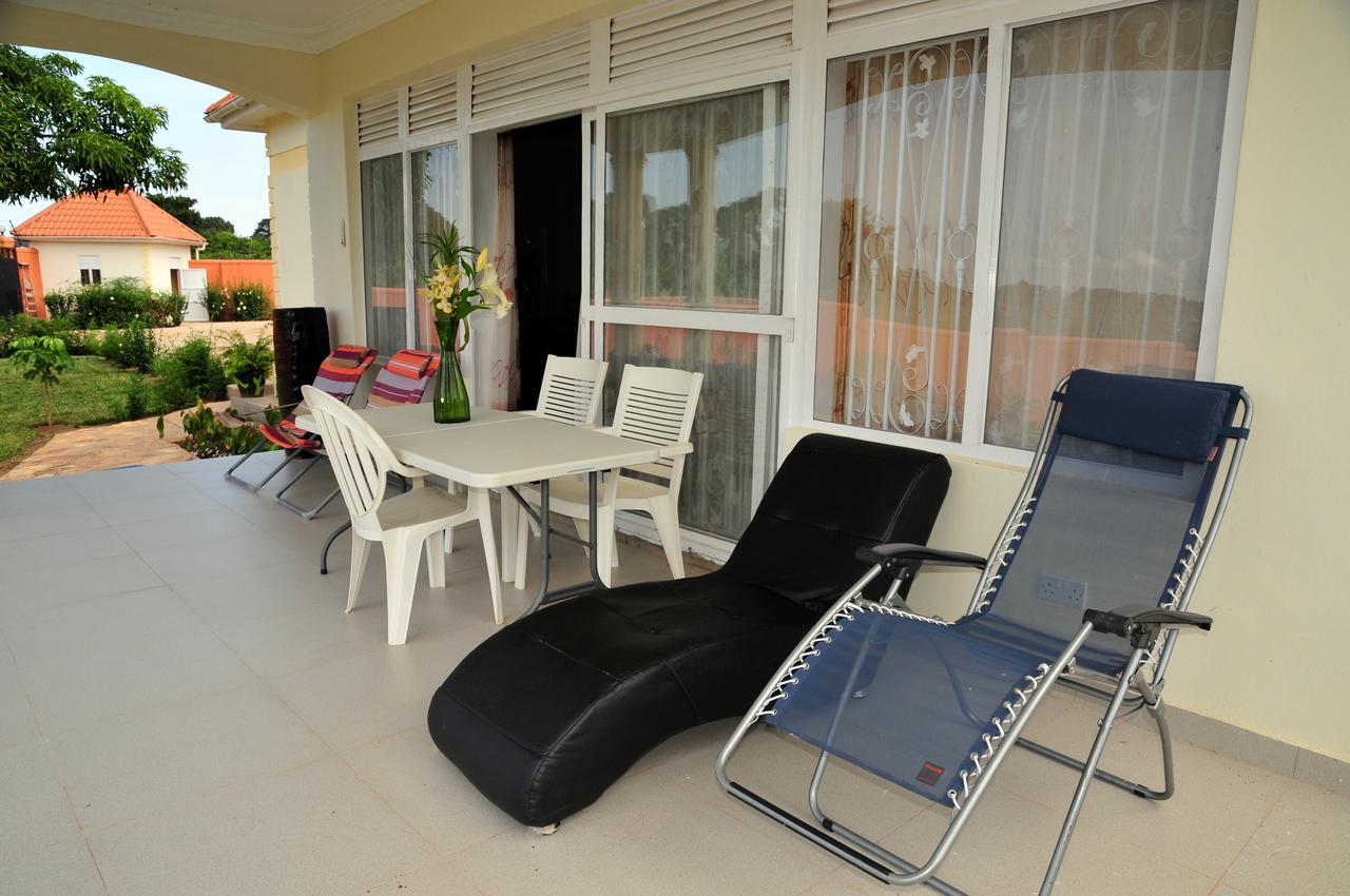 Victoria Lake View Guesthouse & Safaris Entebbe Exterior foto