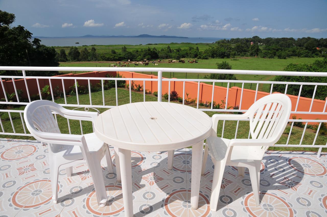 Victoria Lake View Guesthouse & Safaris Entebbe Exterior foto
