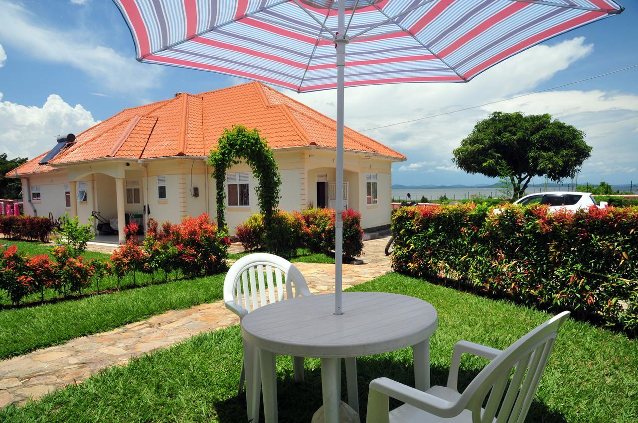 Victoria Lake View Guesthouse & Safaris Entebbe Exterior foto
